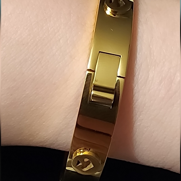 Kate Spade Gold studded hinged bangle bracelet "Spot The Spade" NWT! ♠️ - Picture 13 of 16